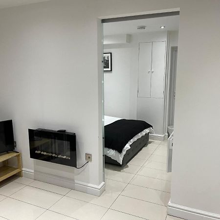 Modern 1 Bedroom Holiday Apartment In Southminster Exterior foto